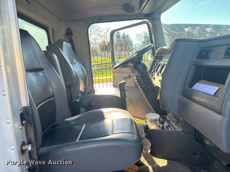 image for item EM0006 2006 Kenworth T300 feed delivery truck