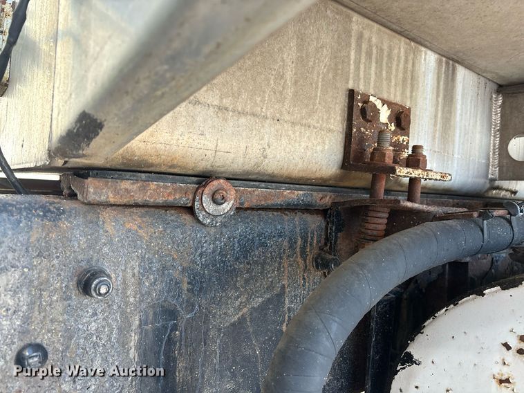 image for item EM0006 2006 Kenworth T300 feed delivery truck