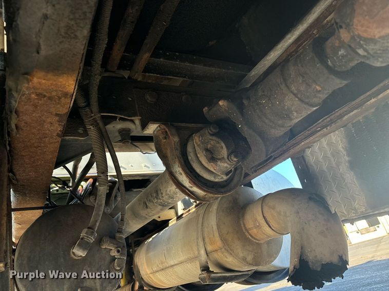 image for item EM0006 2006 Kenworth T300 feed delivery truck