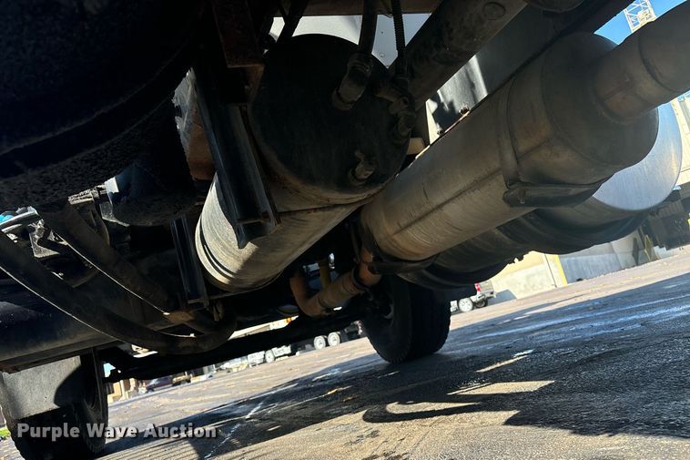 image for item EM0006 2006 Kenworth T300 feed delivery truck