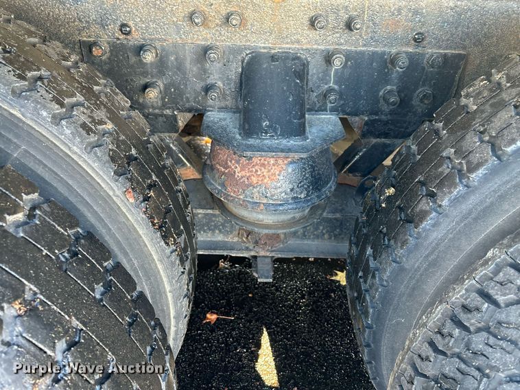 image for item EM0006 2006 Kenworth T300 feed delivery truck