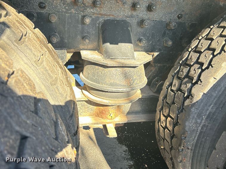 image for item EM0006 2006 Kenworth T300 feed delivery truck