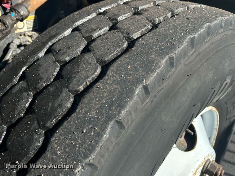 image for item EM0006 2006 Kenworth T300 feed delivery truck