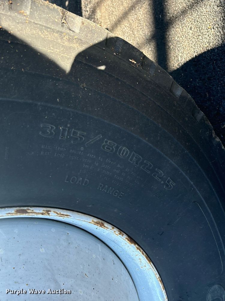 image for item EM0006 2006 Kenworth T300 feed delivery truck