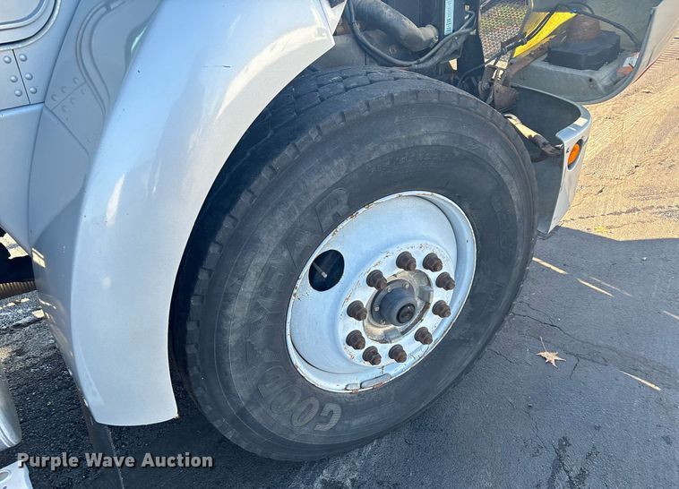 image for item EM0006 2006 Kenworth T300 feed delivery truck