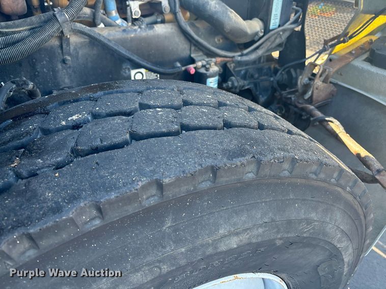 image for item EM0006 2006 Kenworth T300 feed delivery truck