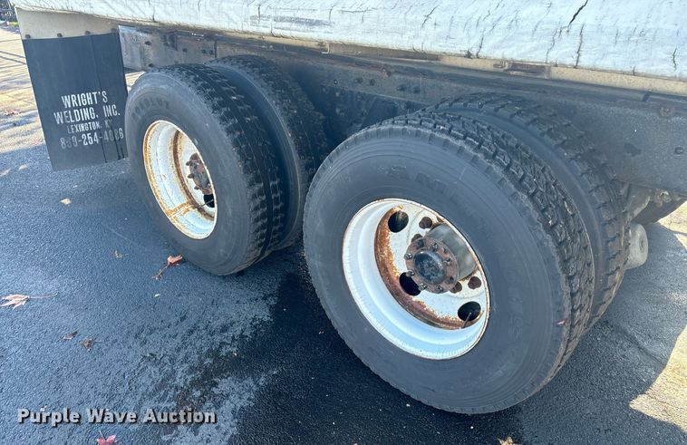 image for item EM0006 2006 Kenworth T300 feed delivery truck