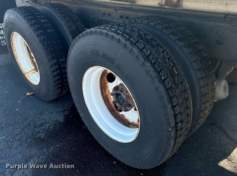 image for item EM0006 2006 Kenworth T300 feed delivery truck