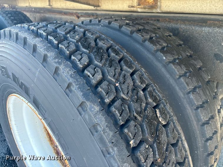 image for item EM0006 2006 Kenworth T300 feed delivery truck