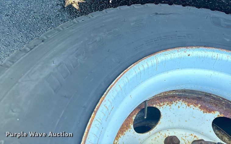 image for item EM0006 2006 Kenworth T300 feed delivery truck