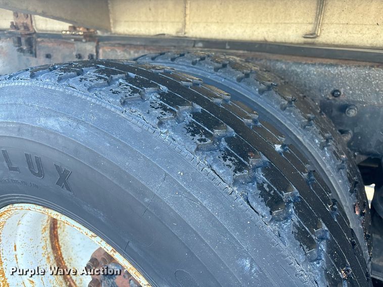 image for item EM0006 2006 Kenworth T300 feed delivery truck