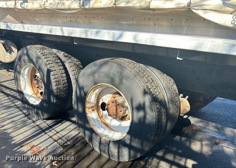 image for item EM0006 2006 Kenworth T300 feed delivery truck