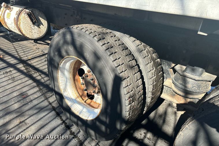 image for item EM0006 2006 Kenworth T300 feed delivery truck