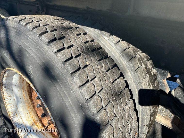 image for item EM0006 2006 Kenworth T300 feed delivery truck