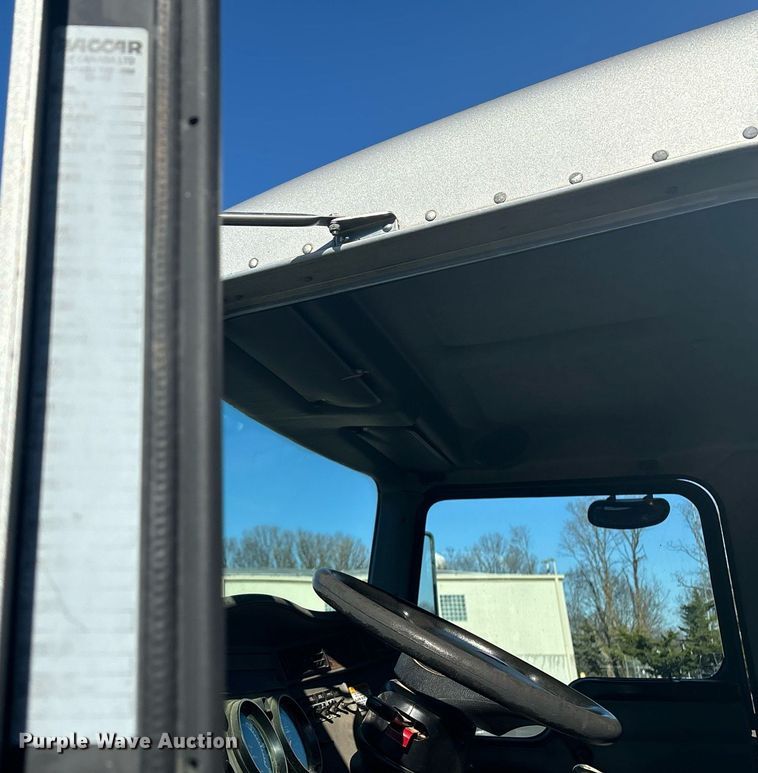 image for item EM0006 2006 Kenworth T300 feed delivery truck