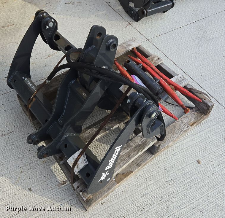 image for item EQ2528 Bobcat utility grapple