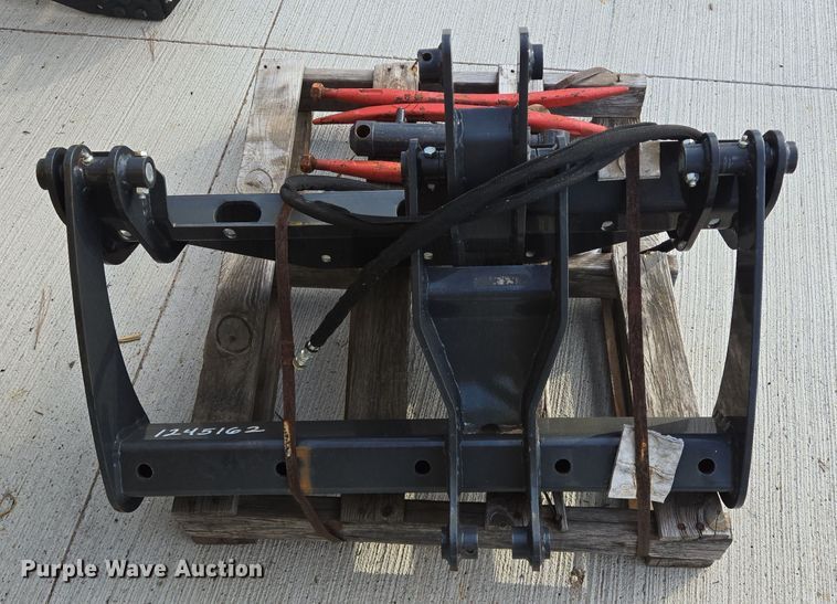 image for item EQ2528 Bobcat utility grapple