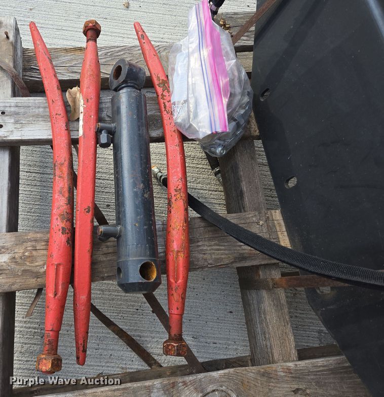 image for item EQ2528 Bobcat utility grapple