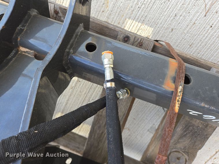 image for item EQ2528 Bobcat utility grapple