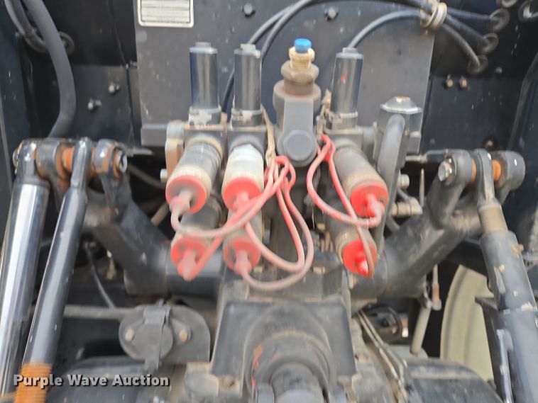 image for item EQ3654 2015 New Holland  TS6 MFWD tractor