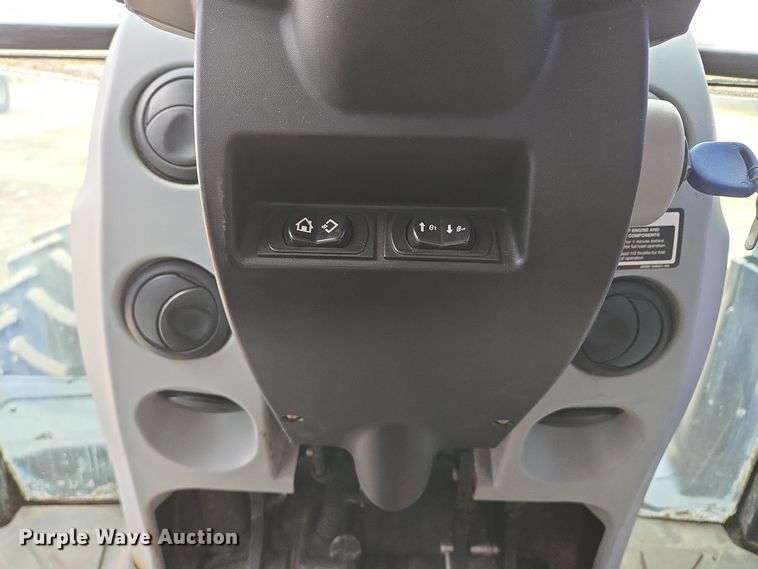 image for item EQ3654 2015 New Holland  TS6 MFWD tractor