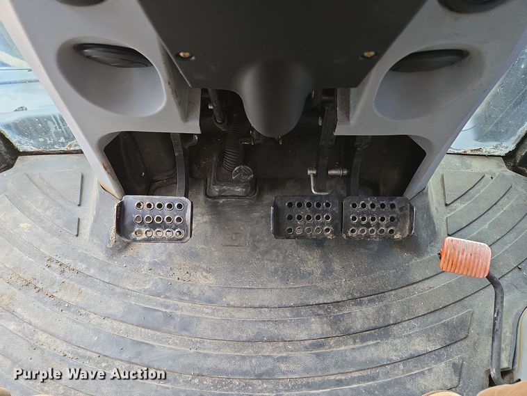 image for item EQ3654 2015 New Holland  TS6 MFWD tractor