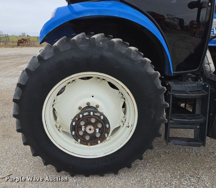 image for item EQ3654 2015 New Holland  TS6 MFWD tractor