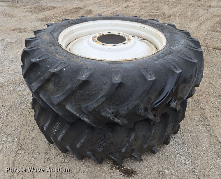 image for item EQ3654 2015 New Holland  TS6 MFWD tractor