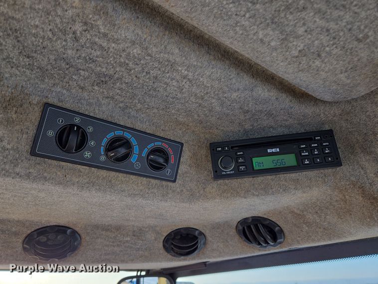 image for item EQ3724 2007 Agco  LT90A MFWD tractor