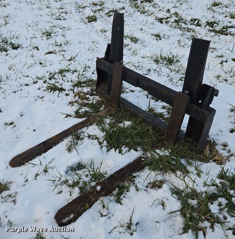 image for item EQ3724 2007 Agco  LT90A MFWD tractor