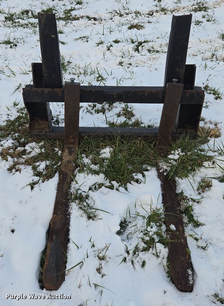 image for item EQ3724 2007 Agco  LT90A MFWD tractor