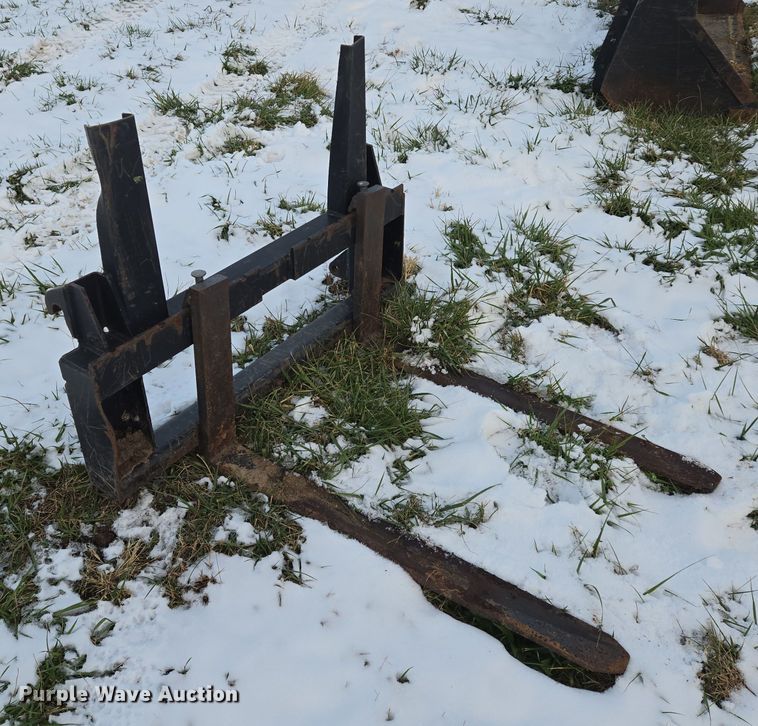 image for item EQ3724 2007 Agco  LT90A MFWD tractor