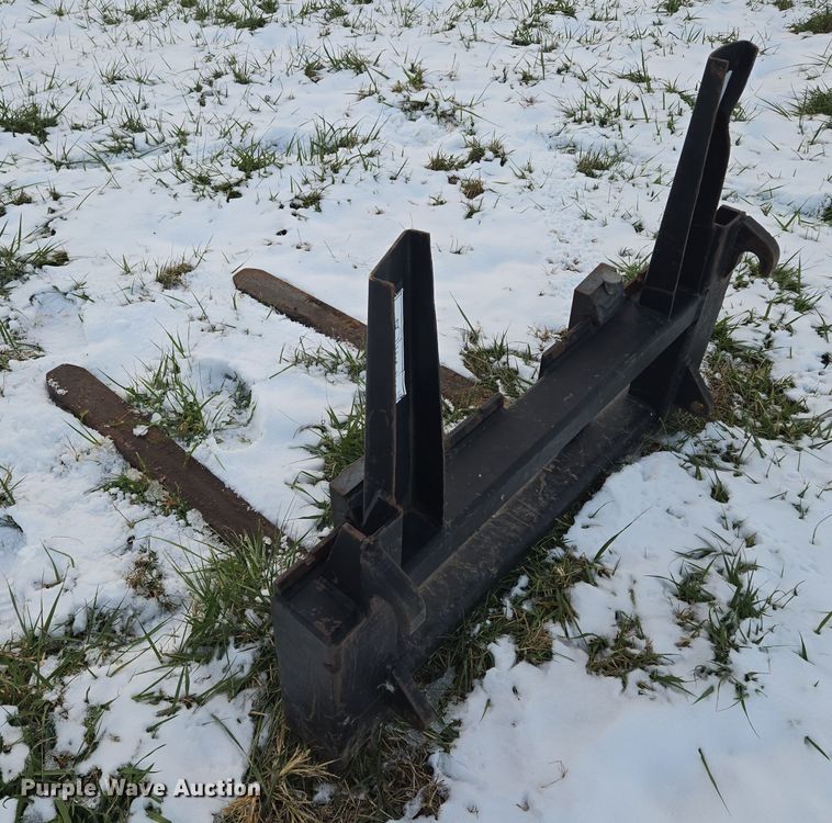 image for item EQ3724 2007 Agco  LT90A MFWD tractor