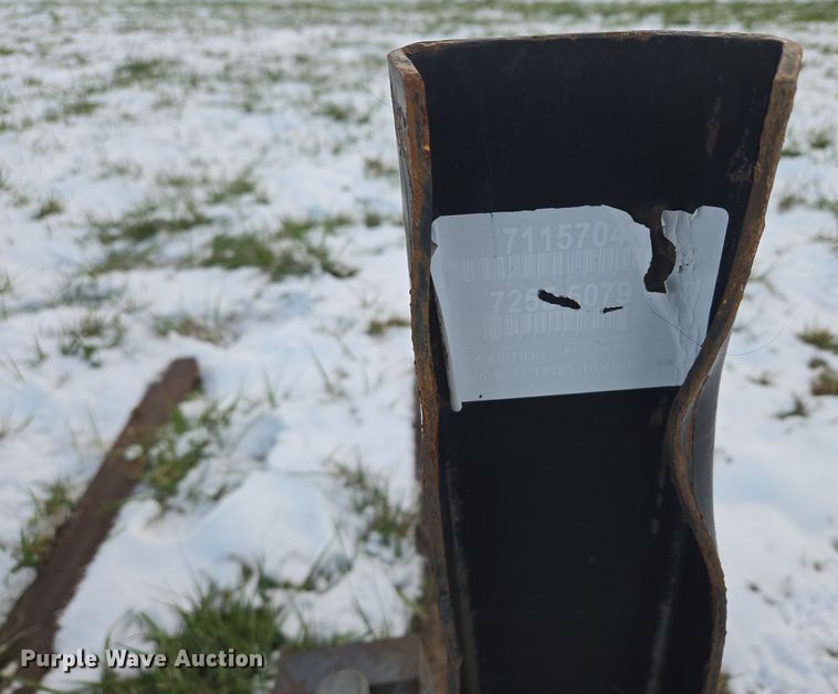 image for item EQ3724 2007 Agco  LT90A MFWD tractor