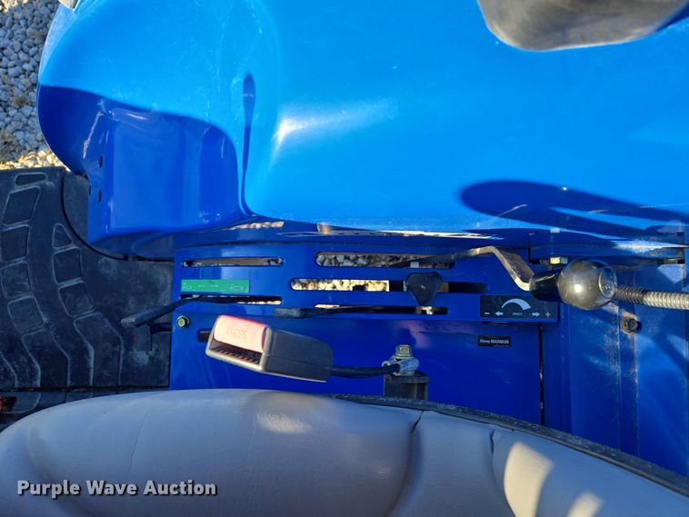 image for item EQ3765 2007 New Holland  TC48DA MFWD tractor
