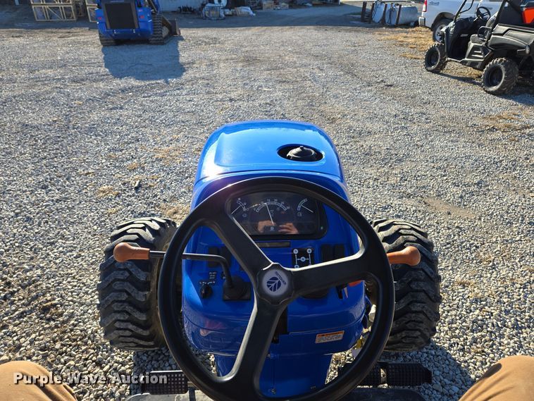 image for item EQ3765 2007 New Holland  TC48DA MFWD tractor