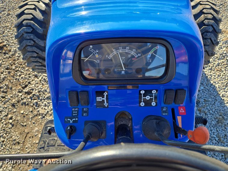 image for item EQ3765 2007 New Holland  TC48DA MFWD tractor