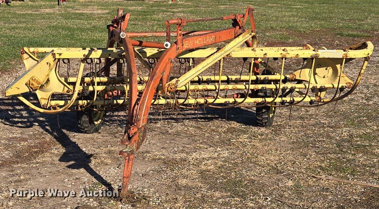 image for item EQ3766 New Holland  256 hay rake