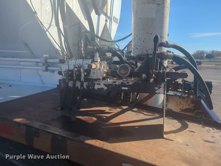 image for item ER4567 2006 Pinson feed delivery trailer