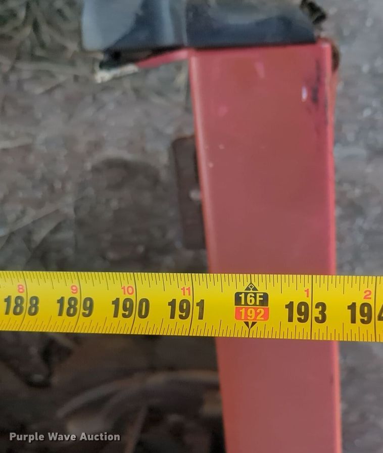 image for item ER4569 Massey Ferguson 9190 swather / windrower head