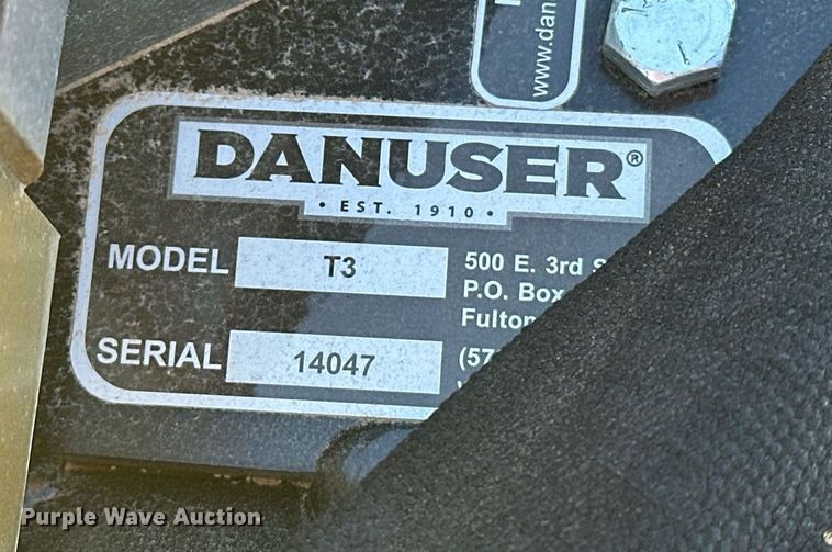 image for item ER4629 Danuser T3 skid steer post driver