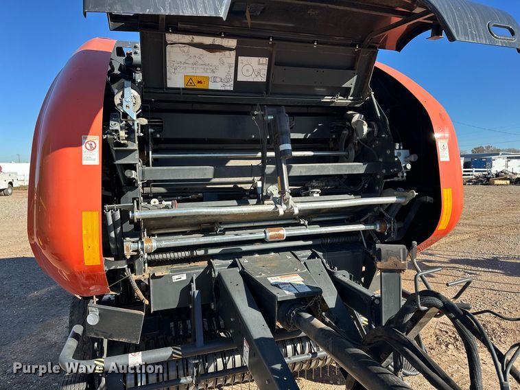 image for item ER4639 2015 Kubota BV4180 round baler