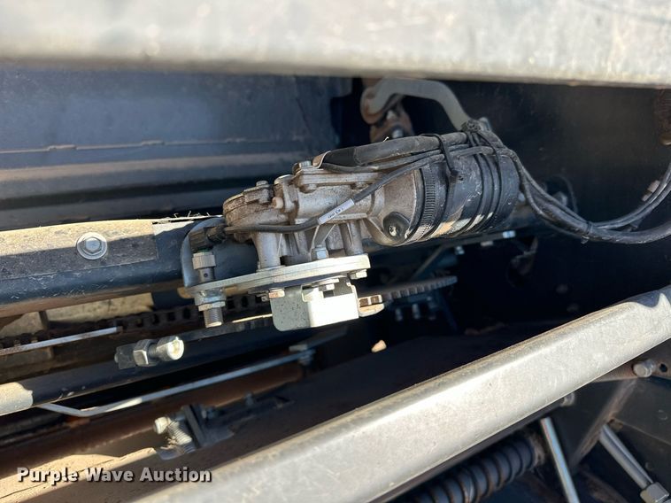 image for item ER4639 2015 Kubota BV4180 round baler