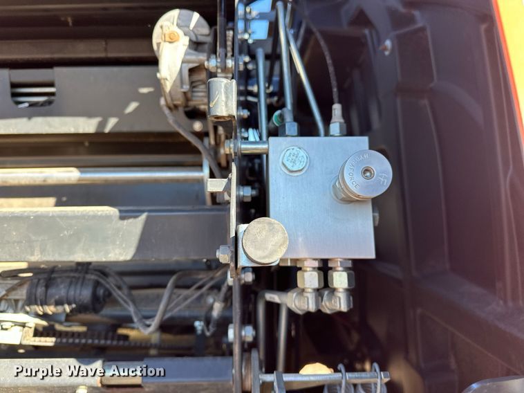 image for item ER4639 2015 Kubota BV4180 round baler