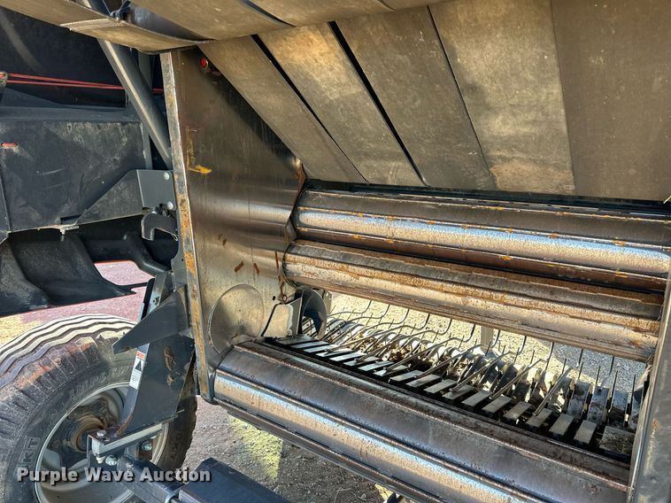 image for item ER4639 2015 Kubota BV4180 round baler