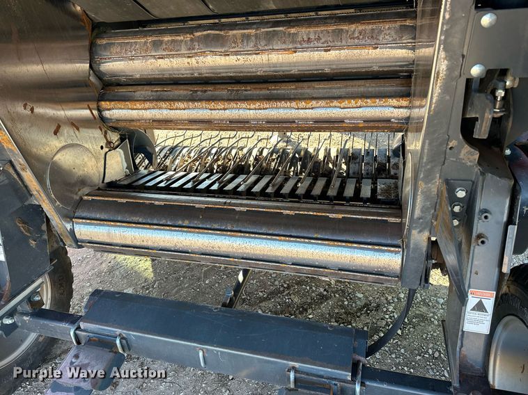 image for item ER4639 2015 Kubota BV4180 round baler