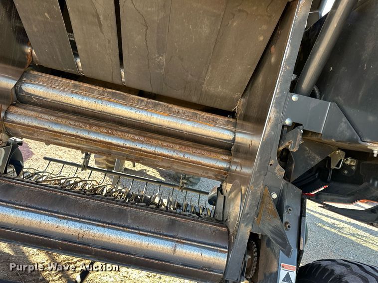 image for item ER4639 2015 Kubota BV4180 round baler