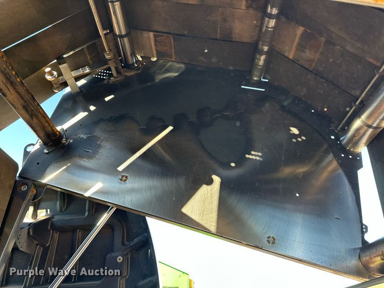 image for item ER4639 2015 Kubota BV4180 round baler