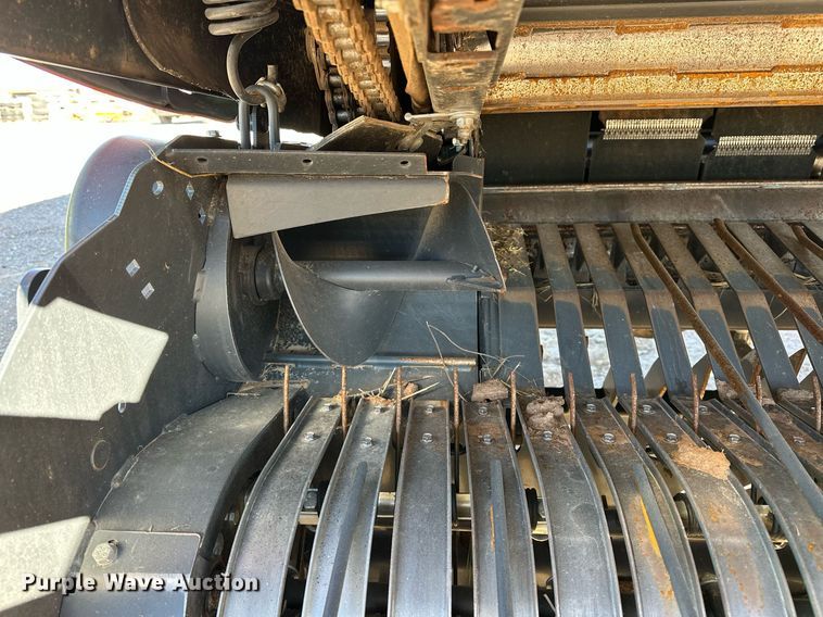 image for item ER4639 2015 Kubota BV4180 round baler