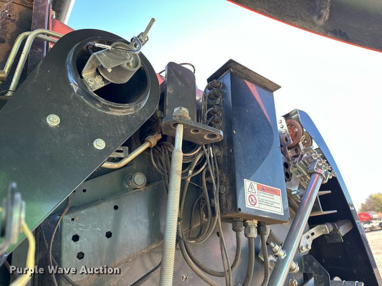 image for item ER4639 2015 Kubota BV4180 round baler